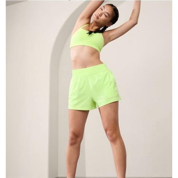 Athleta High-Rise Weekender Run Short in Tequila Green Size XL - Picture 1 of 4